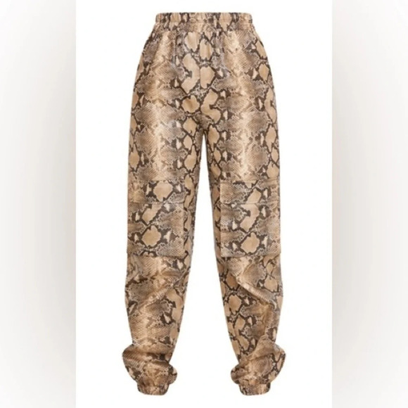 PRETTYLITTLETHING Snake Print Pocket Detail Cargo Pants in Taupe - Picture 5 of 11